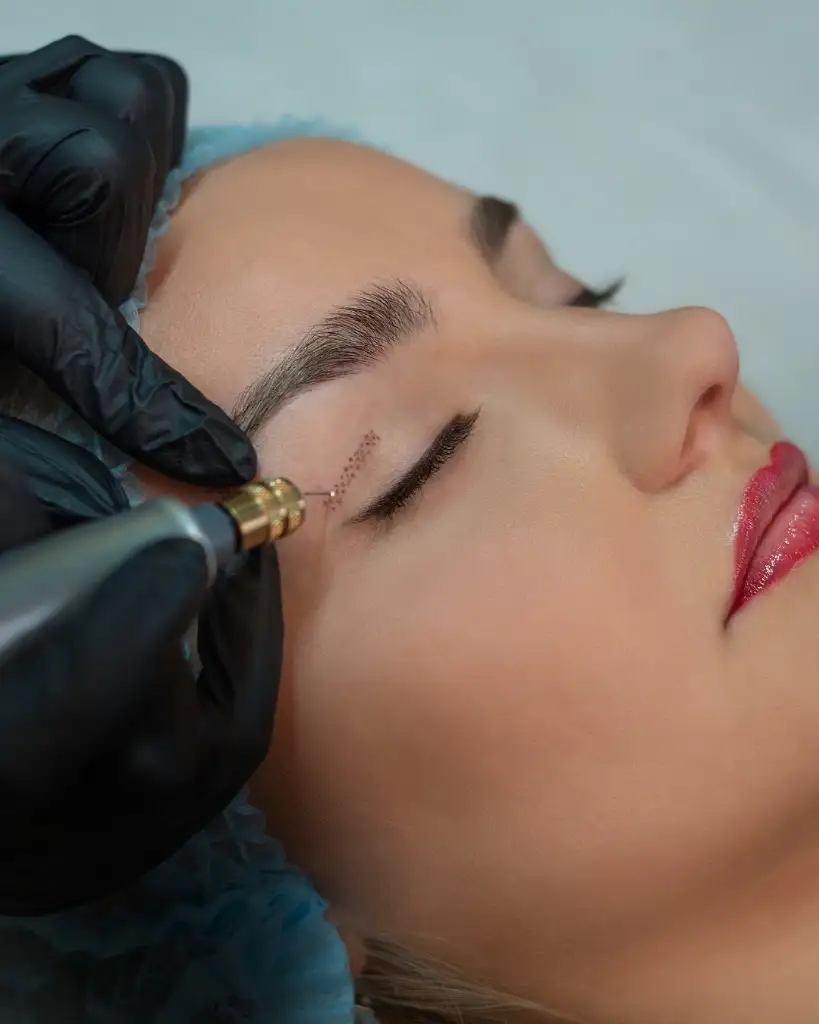 Tratamento preciso de Jato de Plasma sendo realizado por profissional